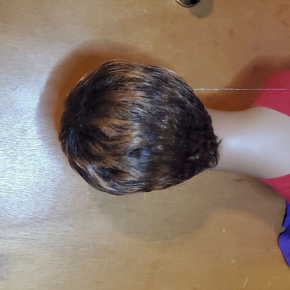 Short Brown Wig With Bang - Picture 5 of 5